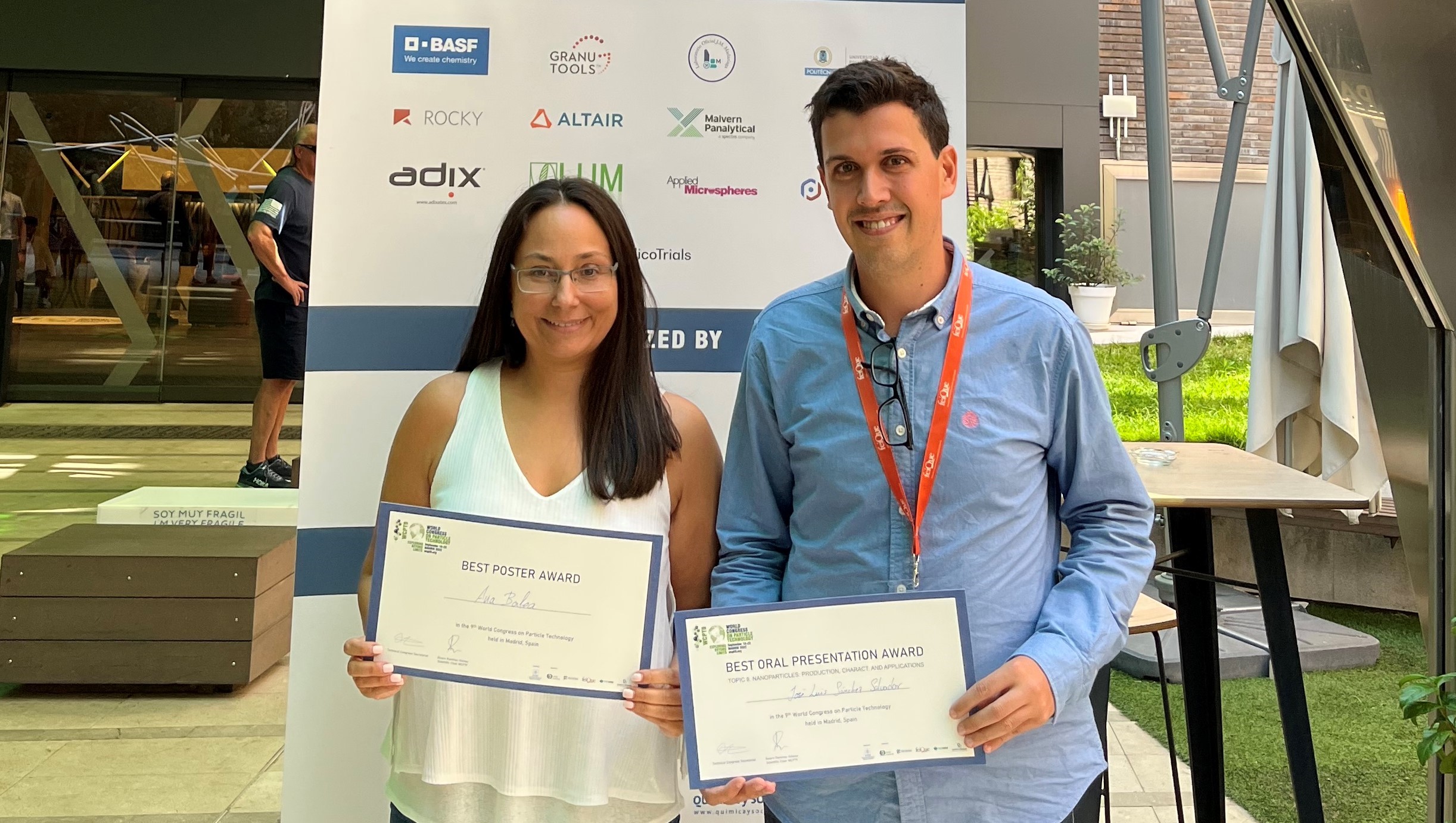 Ana Balea y José Luis Sánchez reciben el premio al MEJOR PÓSTER y a la MEJOR PRESENTACIÓN ORAL en el World Congress on Particle Technology - 1